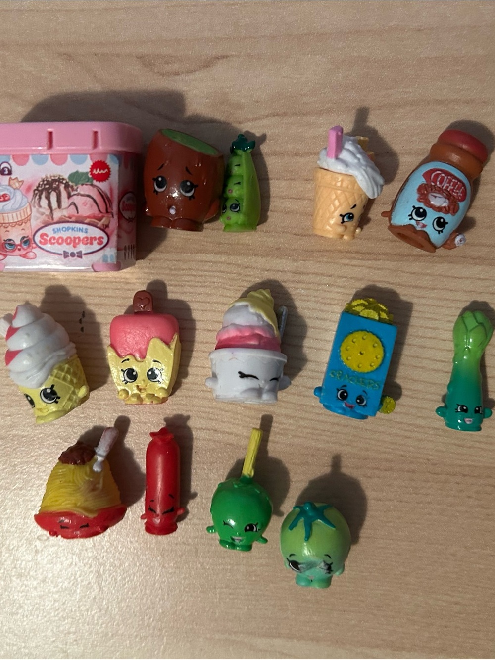 Shopkins Mini Scoopers Playset with Pink Case and Colorful Figures
